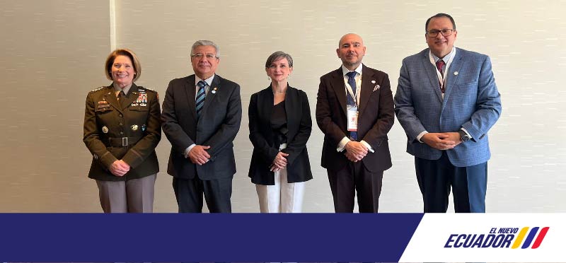 En el marco de la XVI Conferencia de Ministros  de Defensa de las Américas, el ministro de Defensa Nacional, Gian Carlo Loffredo, mantuvo una reunión con los ministros de EE.UU., Colombia y Perú.